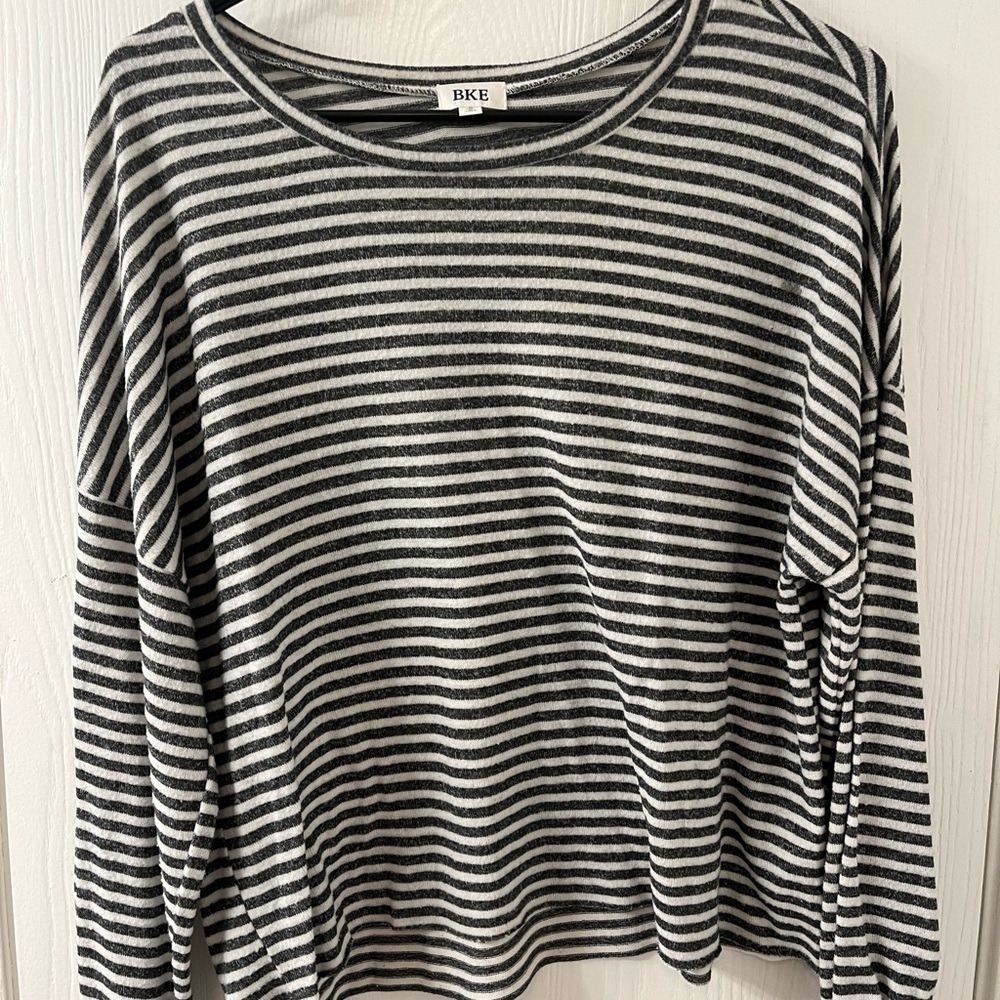BKE Women's Striped Top - Black and White